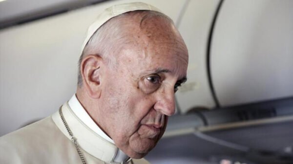 Papa Francisco durante el vuelo