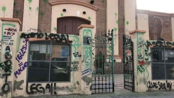 Atacan iglesia en Argentina