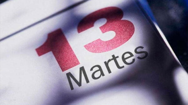 martes 13