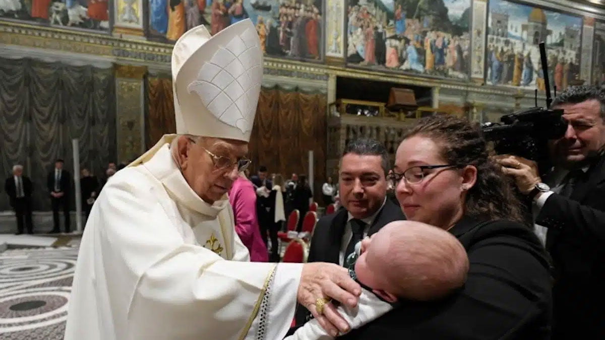 amamantar en la iglesia